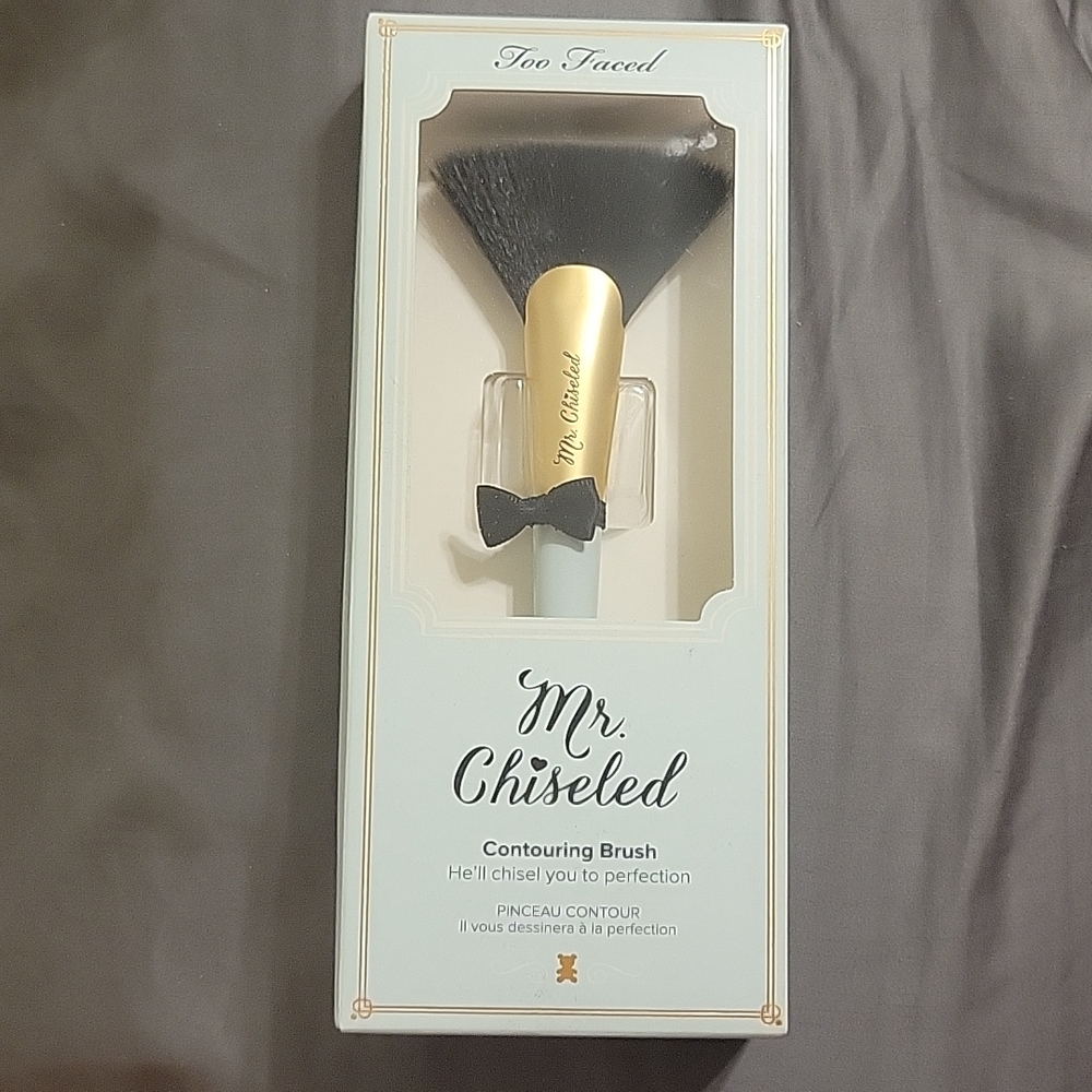 Too Faced Mr. Chiseled Contouring Brusg